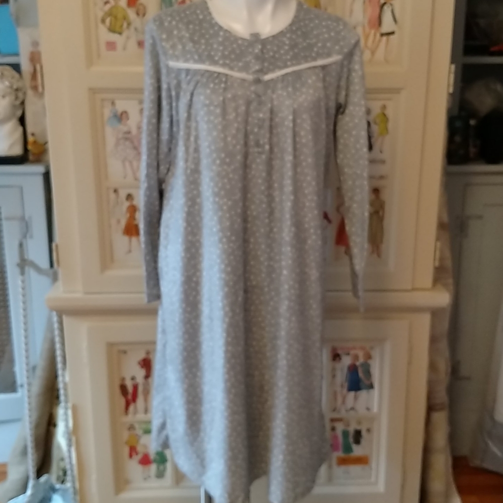 Simply Basic gray/white ultra soft nightie Sz L